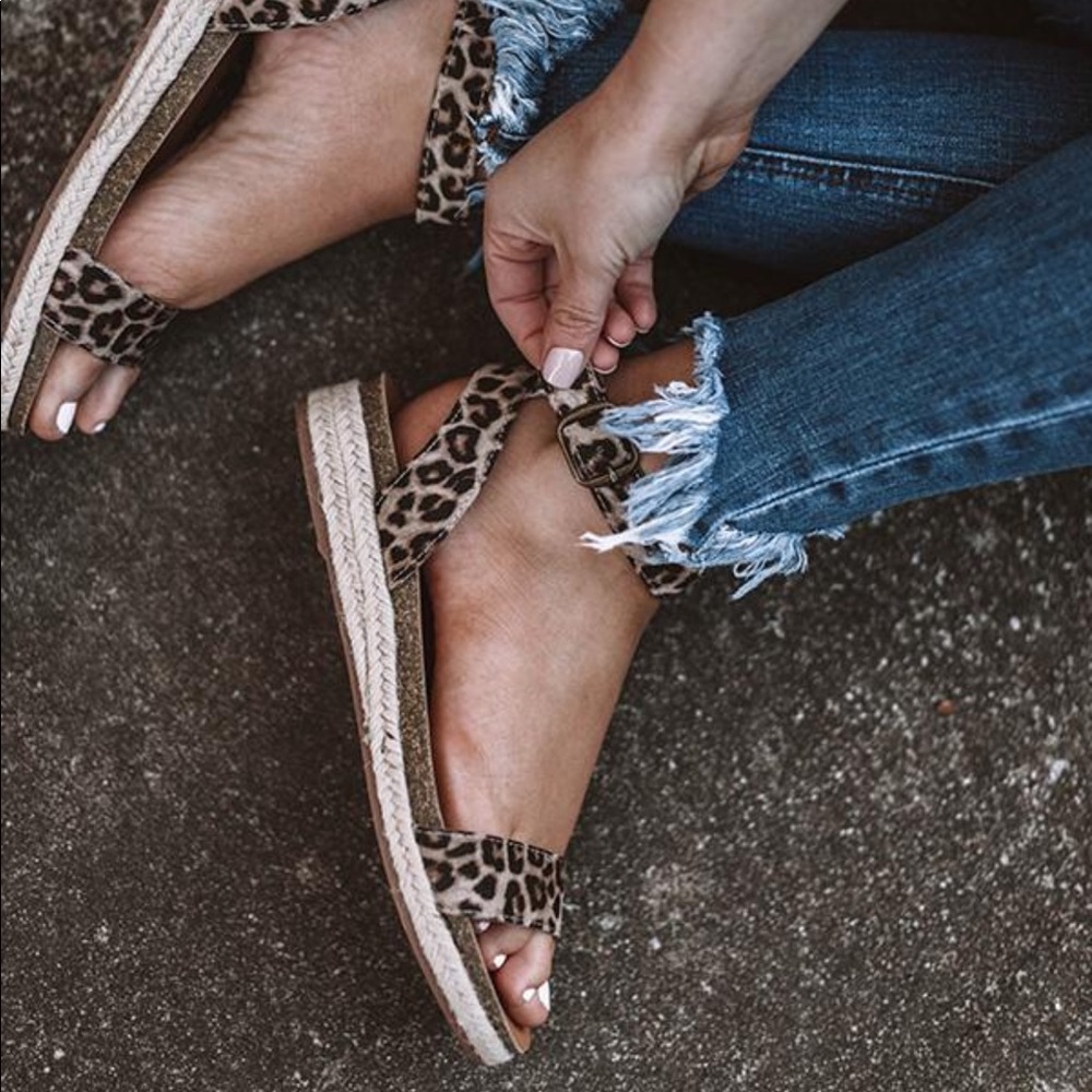 Ladies leopard single band ankle buckle espadrille